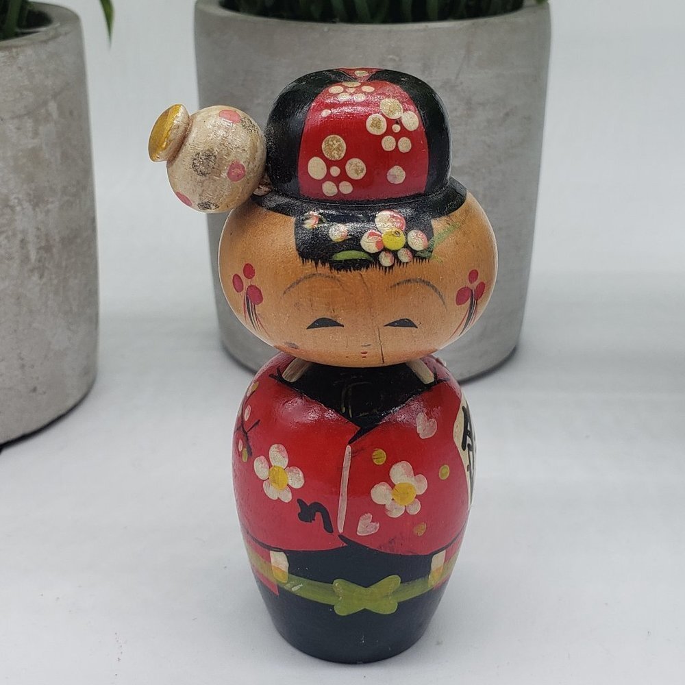 Small Wooden Vintage Floral Kimono Bobble Head Nodder Kokeshi Doll